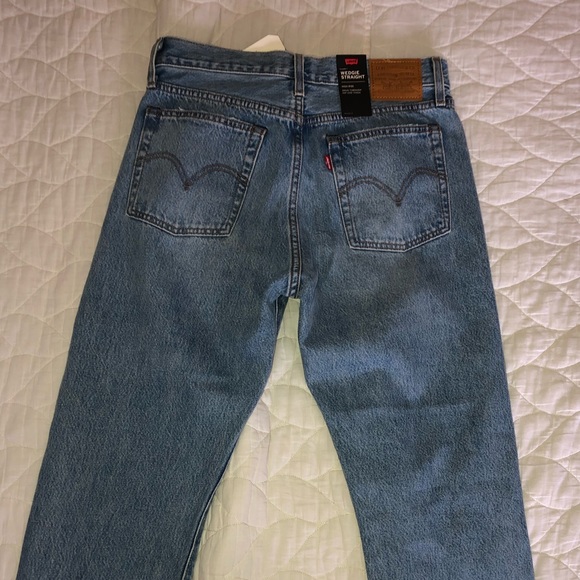 NWT levi wedgie jeans - Picture 4 of 6